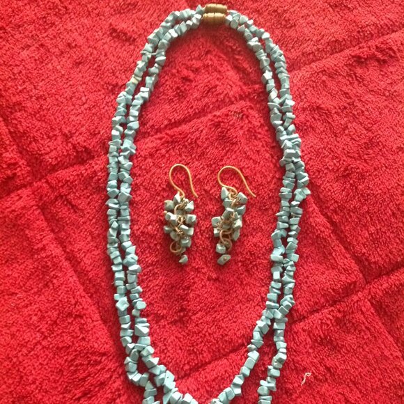 2 Vintage Turquoise Chip Necklaces with Earrings - Picture 1 of 6